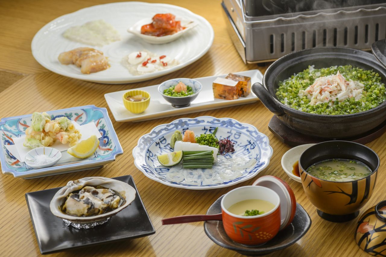 Grilled blowfish and special blowfish clay pot cooked rice with seasoning course