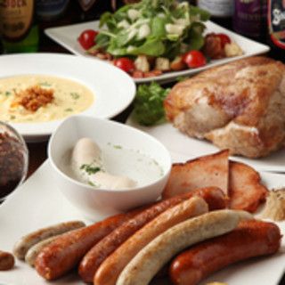 自家製ソーセージとオクトーバーフェスト名物の丸鶏を堪能！《ヴァイスビアも飲める！２Ｈ飲み放題付き》バイエルンコース