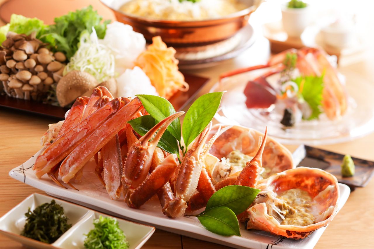 特撰 活松葉蟹すき鍋とオーガニック地野菜 「 白 梅 」 はくばい