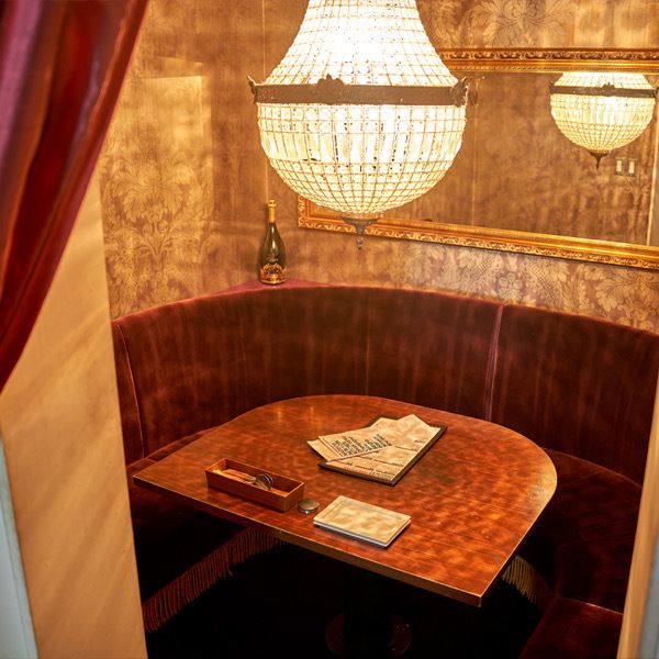 【Round sofa plan】レッドカーテンで仕切られたカーテン付き個室確約×Share plan×フリードリンク2時間