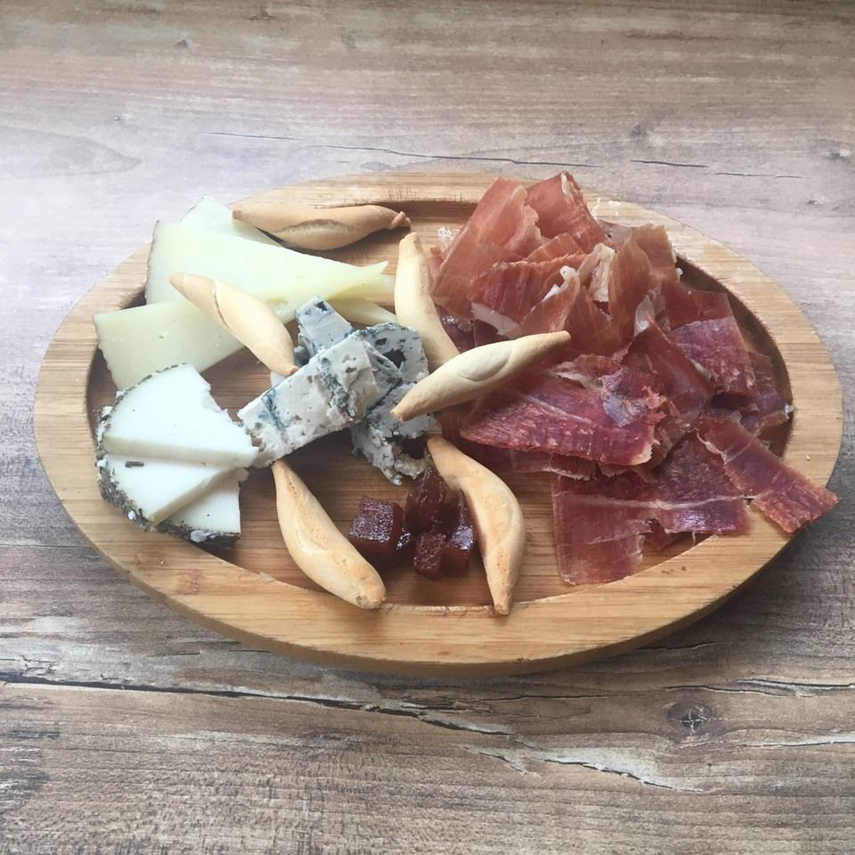 【テイクアウト】スペイン産　生ハムとチーズの盛合せ