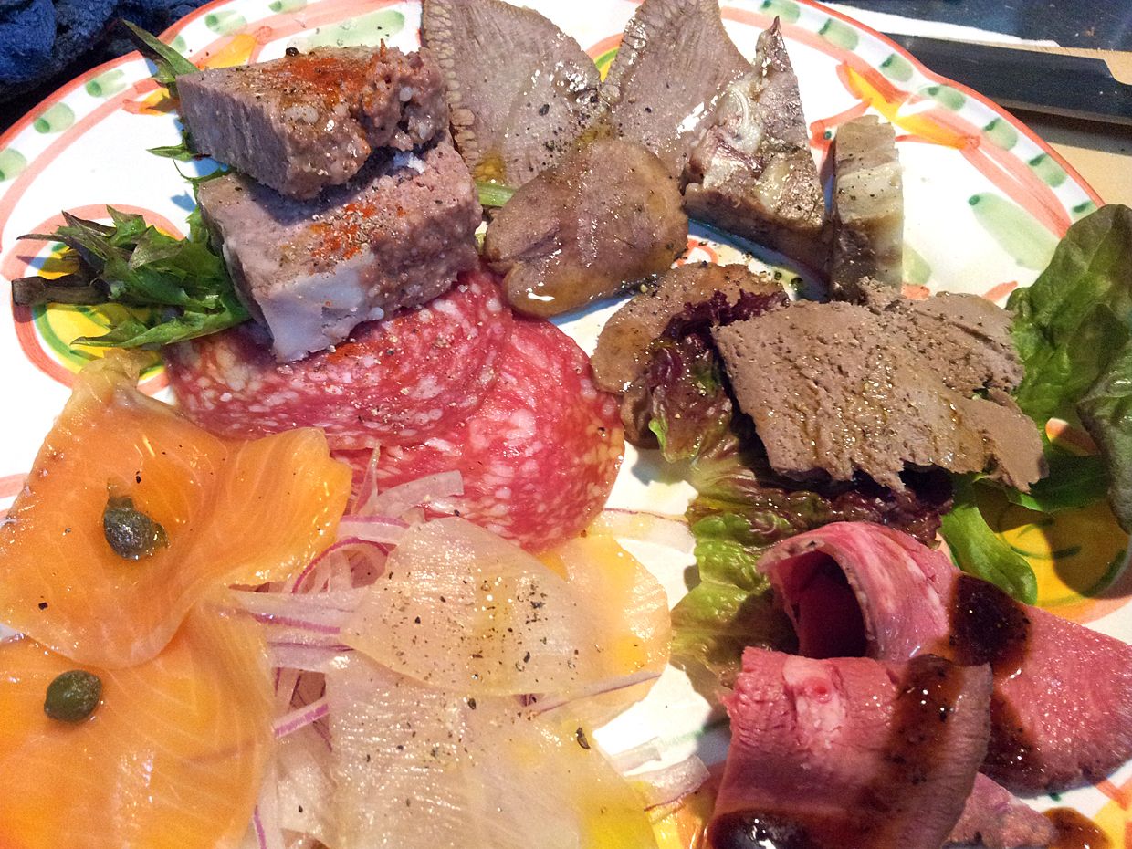 TAKE OUT　牛タン屋さんの前菜盛り