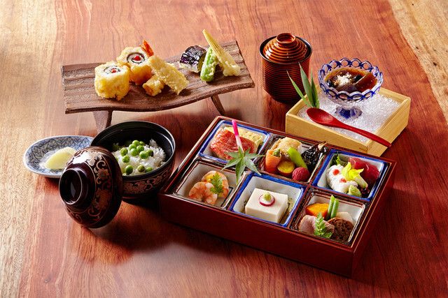 松花堂弁当「花鳥風月」テーブル席