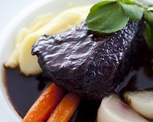 【メインは黒毛和牛Ａ５ランク肉のロティールか黒毛和牛ほほ肉の赤ワイン煮込みが選べる！おまかせランチコース】