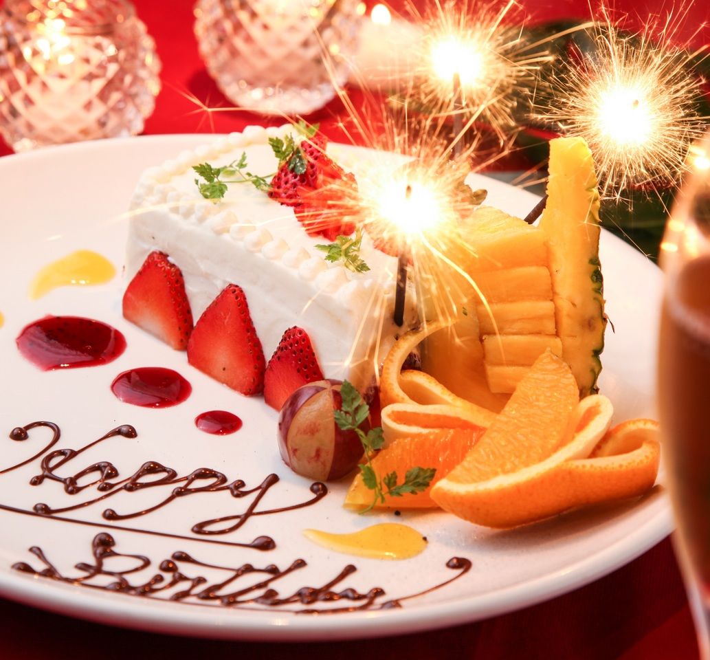 【休日限定　Lunch】乾杯スパークリング×豚ロース香草マリネのグリルなど全8皿　2500円(税込)