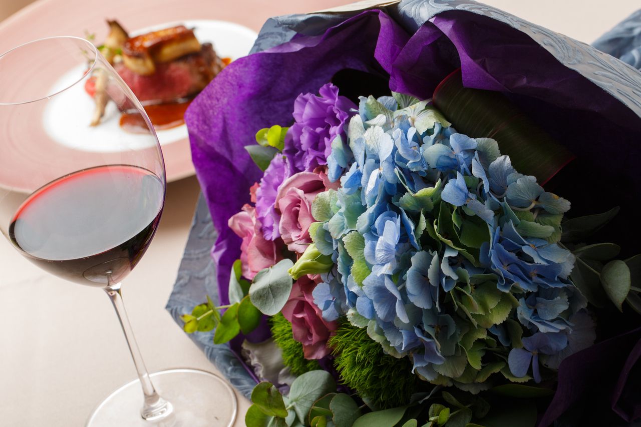 デート＆記念日に☆【大切な人へ感激のブーケのプレゼントつき♪ロマンチックディナー】