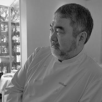 [Kiyomi Mikuni visits! (Dinner)] Grand Chef Mikuni stands in the kitchen and cooks! With a glass of champagne!