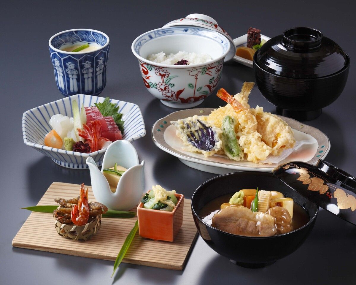 加賀膳【犀川】～Saigawa~＋１ドリンク付、天ぷらやお造りなど、ホテル高層階で愉しむ贅沢ランチ