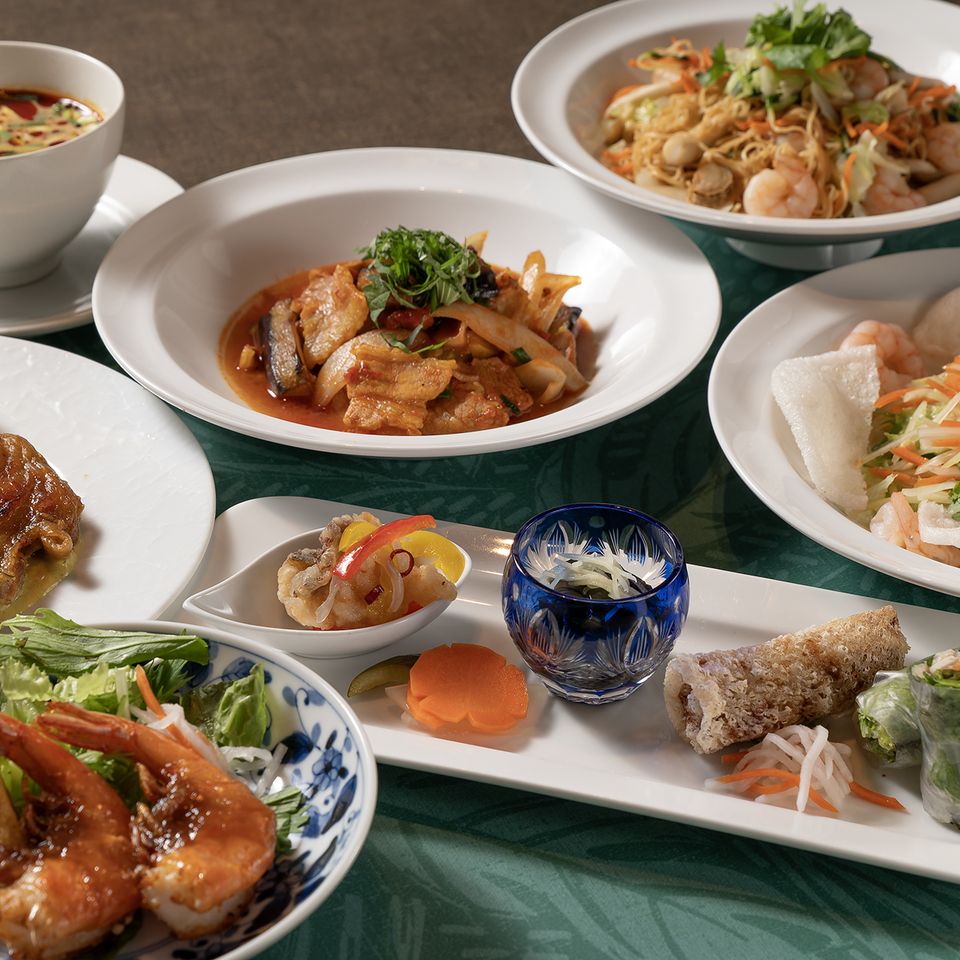 【 アオザイコース 】良いとこどり★本日の前菜５種から始まり、メインには海老のタマリンドソースと鶏ももスパイスグリル、〆にはミーサオを含む全7品