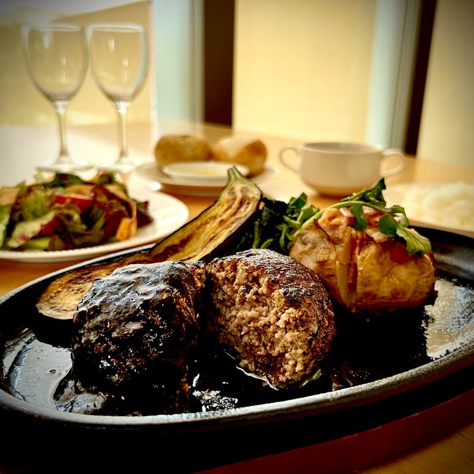 【午餐套餐】100%黑毛牛漢堡牛排200g