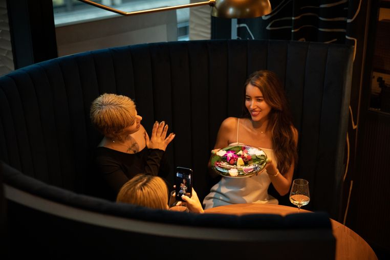 [9th floor box seat guaranteed! DINNER ANNIVERSARY PLAN] Includes a toast drink and 4 dishes: amuse-bouche, appetizer, main course, dessert, message plate, and coffee