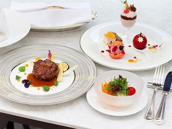 [Online reservation only] Classic Lunch & Sweets Set