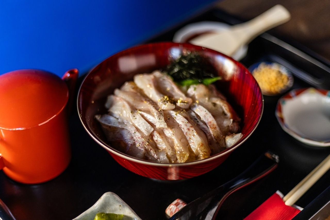 [Dibatasi hingga 5 kali makan sehari] Nodoguro-don mentah