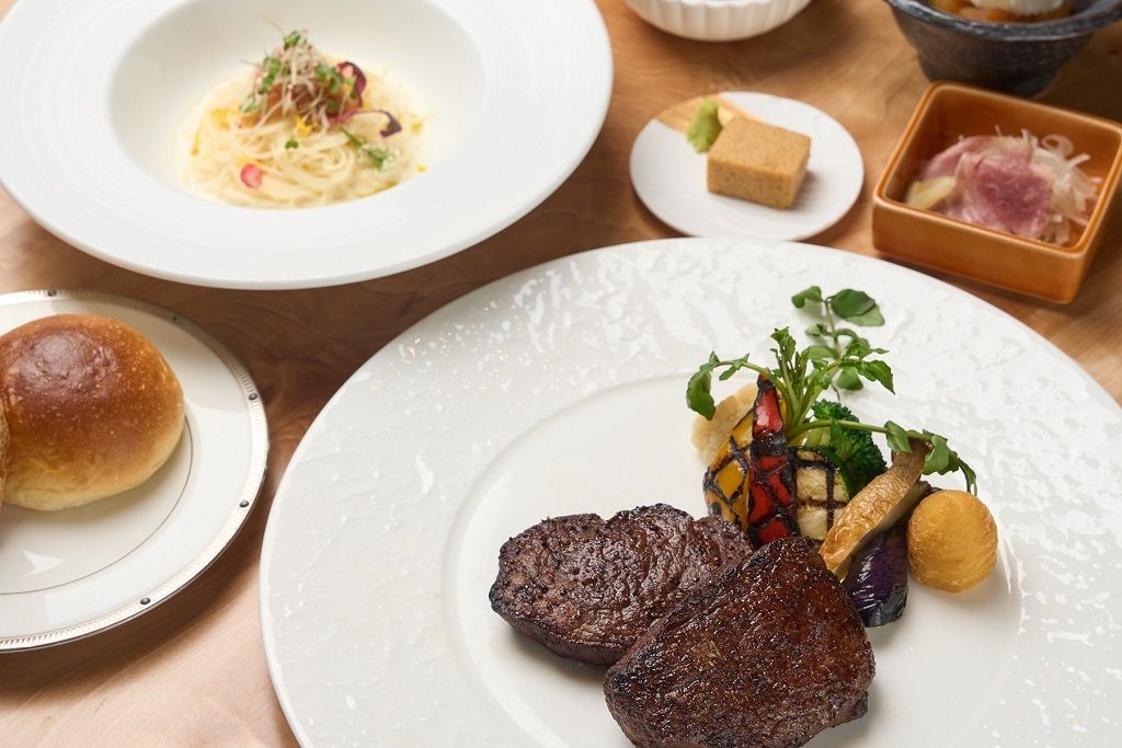 두 종류의 고베규 가마구이 스테이크 코스