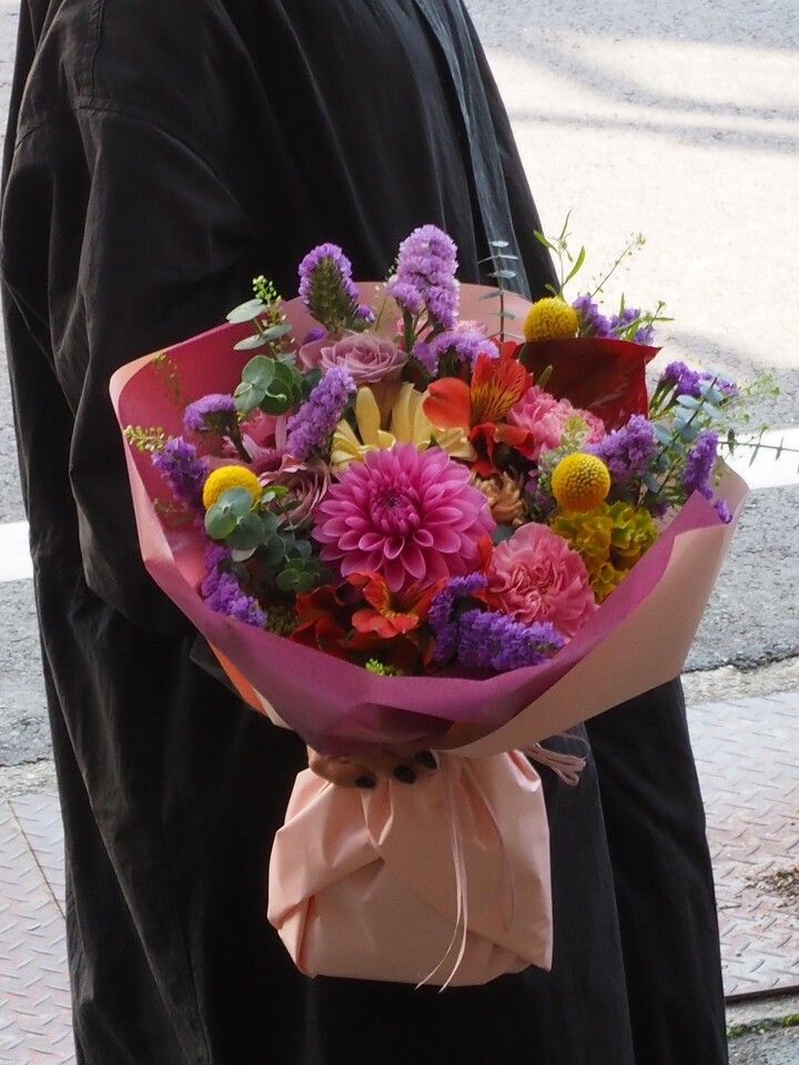 【オプション】サプライズ花束(3,300円〜)・アレンジメント(5,500円〜)