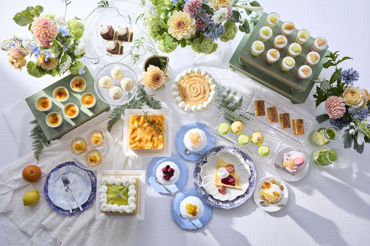 Summer Sweets Buffet  Adults 5,300 yen　Weekday Student Discount