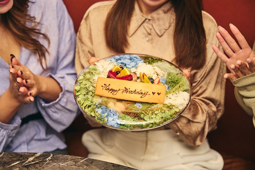 【Dinner Anniversary Course】 全4品のTHE THEATRE TABLE  Share Course+乾杯ドリンク+デザートプレート(おひとり様5,300円)