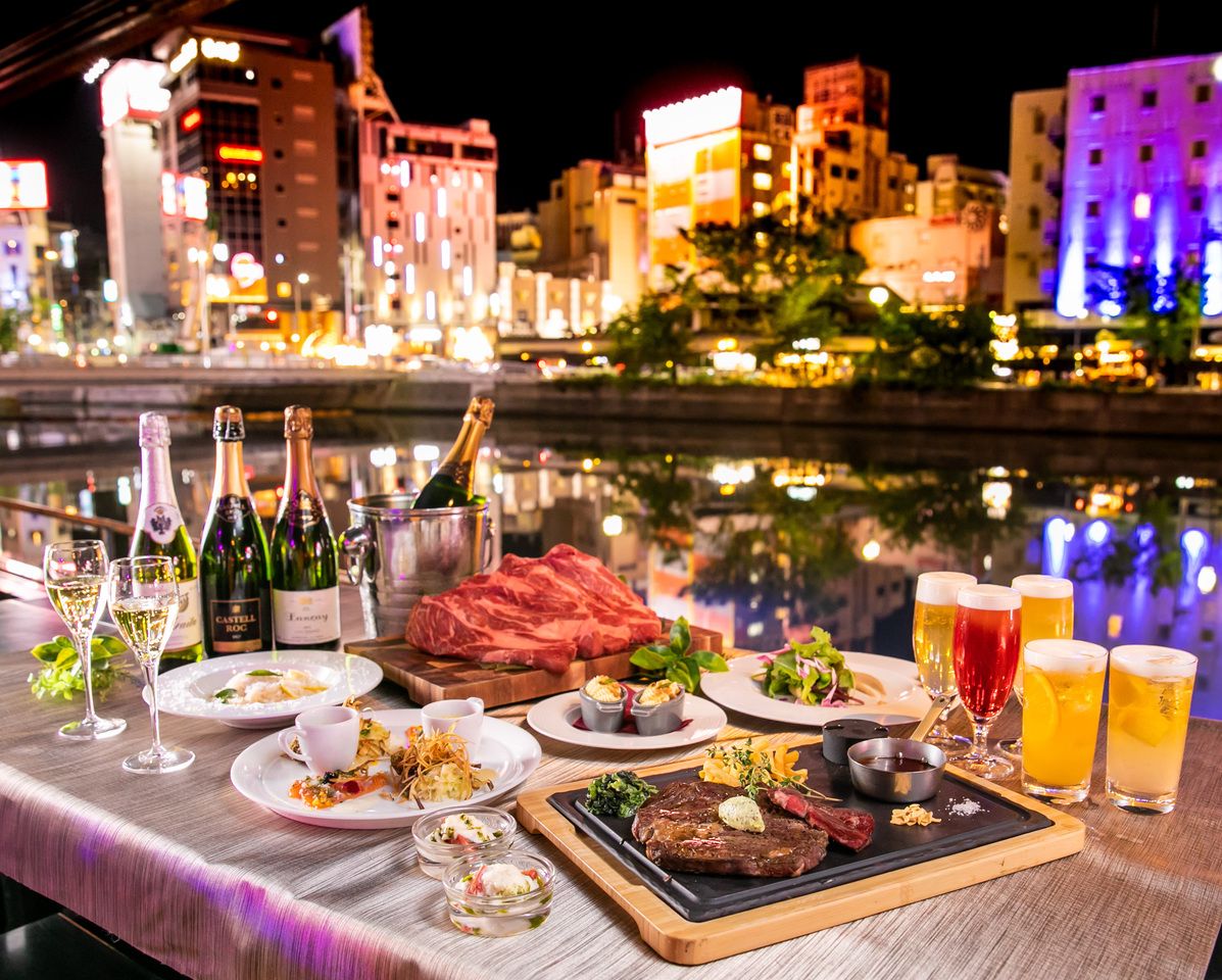 【3月、4月团体迎宾送别会套餐】和牛、丝岛猪、幼鸡3种豪华牛排拼盘。可畅饮、可眺望美景的新年派对套餐。4,500日元。仅限4人以上。