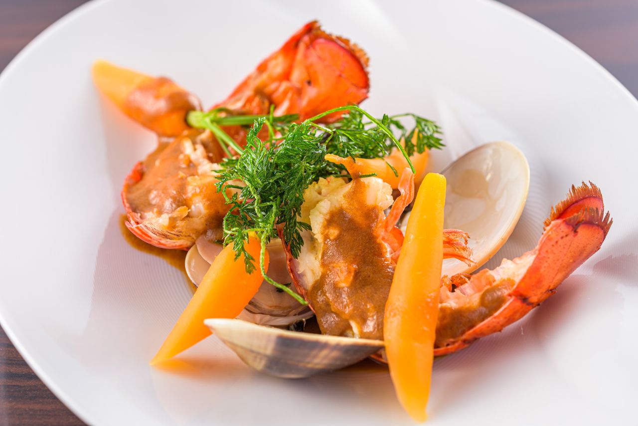 オマール海老と鮑の入ったスペシャルランチフルコース