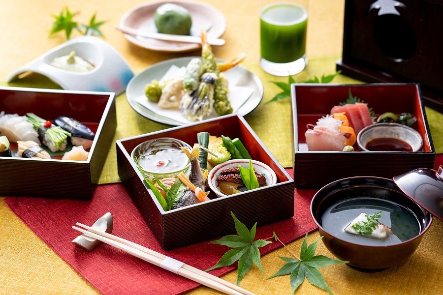 季節の三段弁当