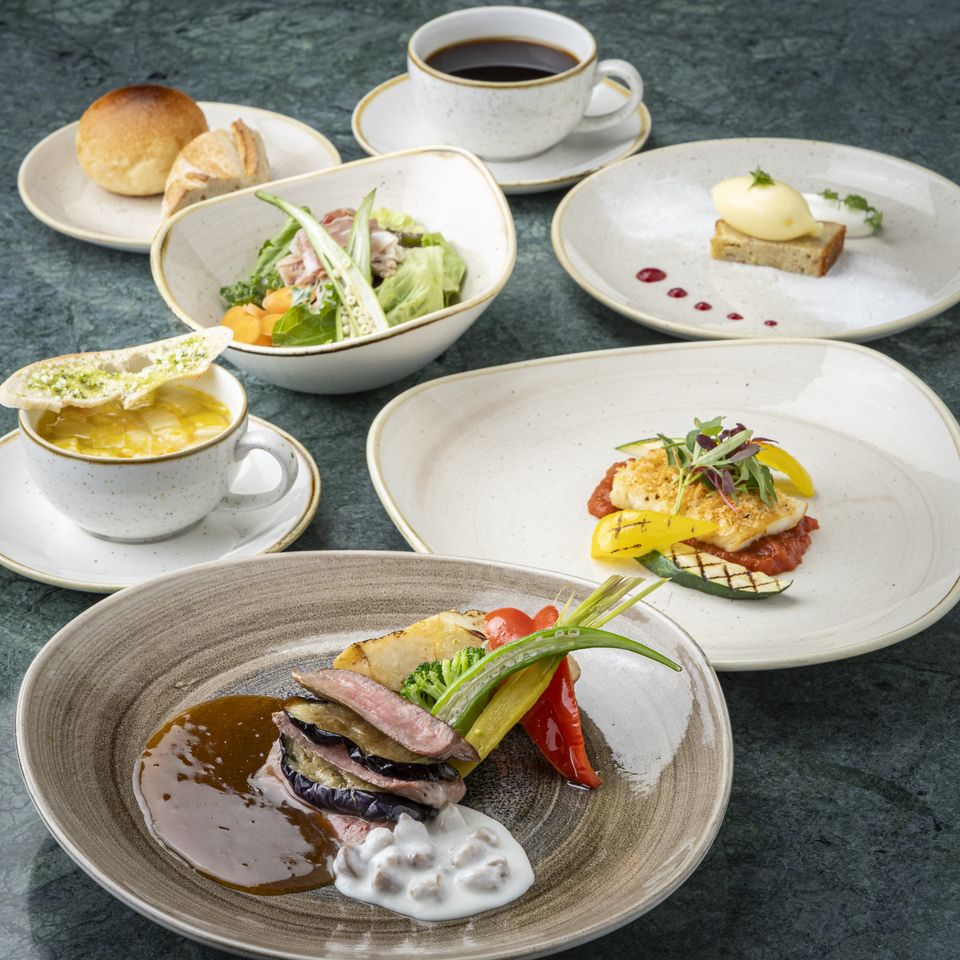 [Lunch Set] A set of 6 dishes with a choice of two main meat dishes