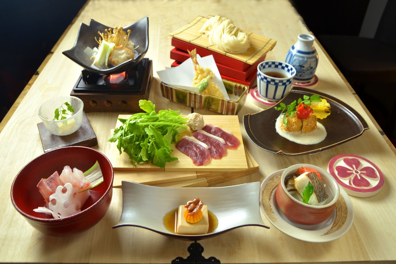 【季節の味覚料理と自家製うどんの定番会席コース■久露葉亭コース】