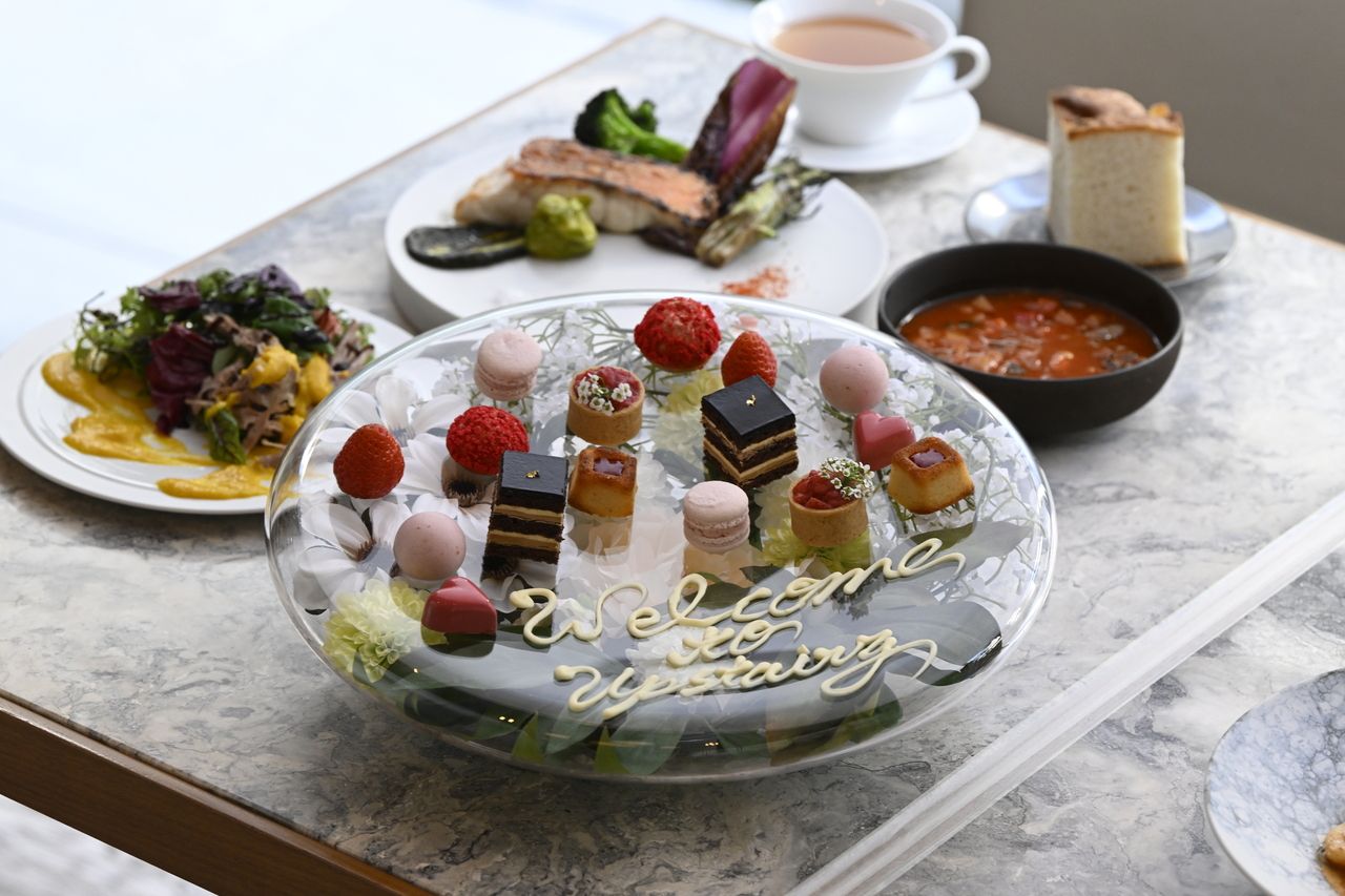 Chef's Special Course + Anniversary Plate: Appetizer, soup, main course, and dessert (4 dishes in total)