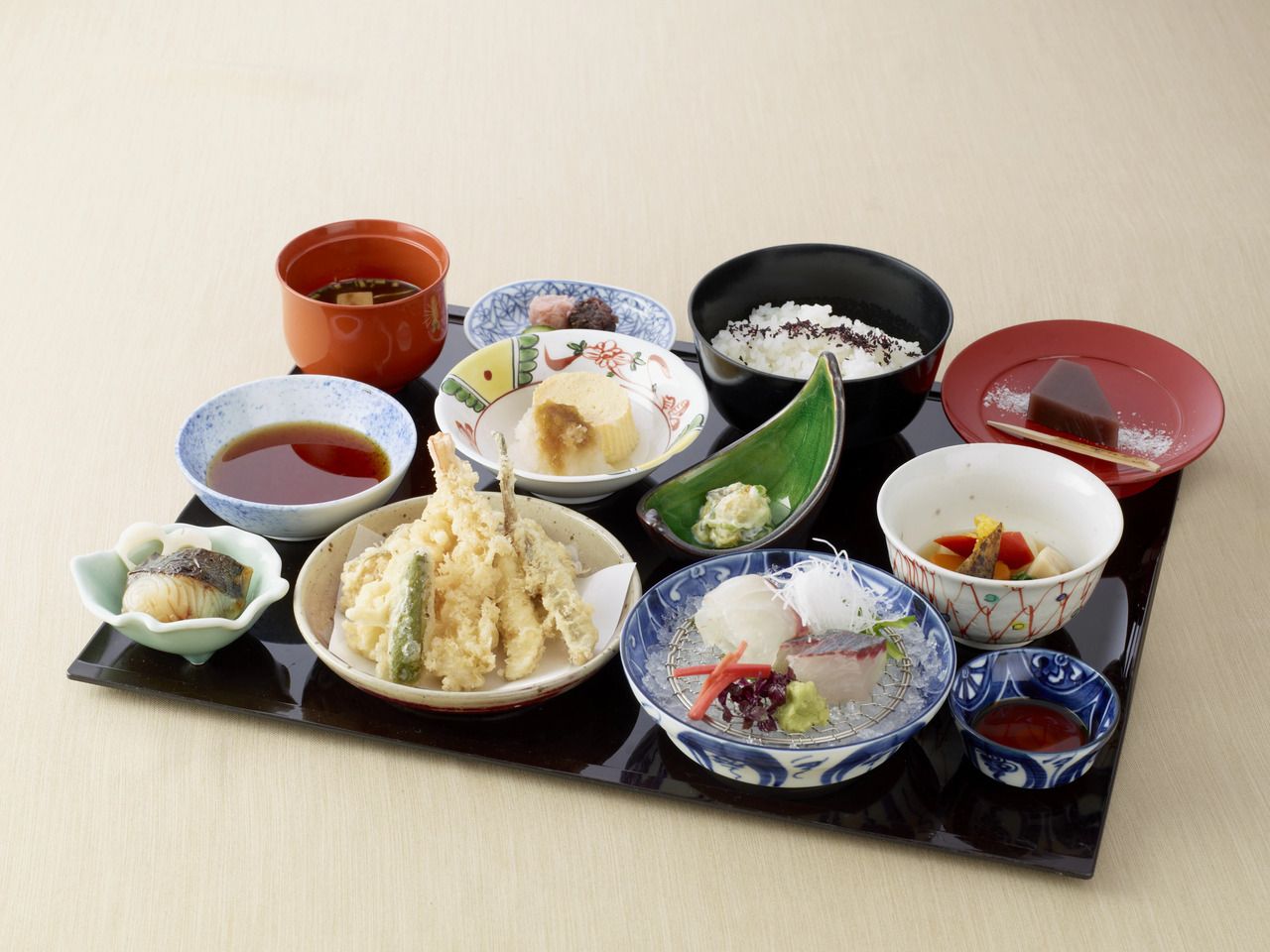 Lunch set menu, limited to 10 meals on weekdays