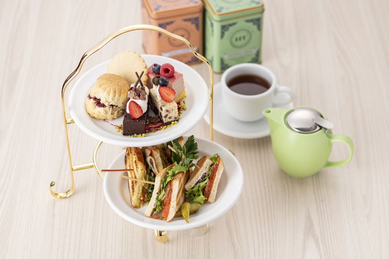 【アフタヌーンティー4200円】乾杯スパークリングワイン付き★デザート5種盛やサンドウィッチ