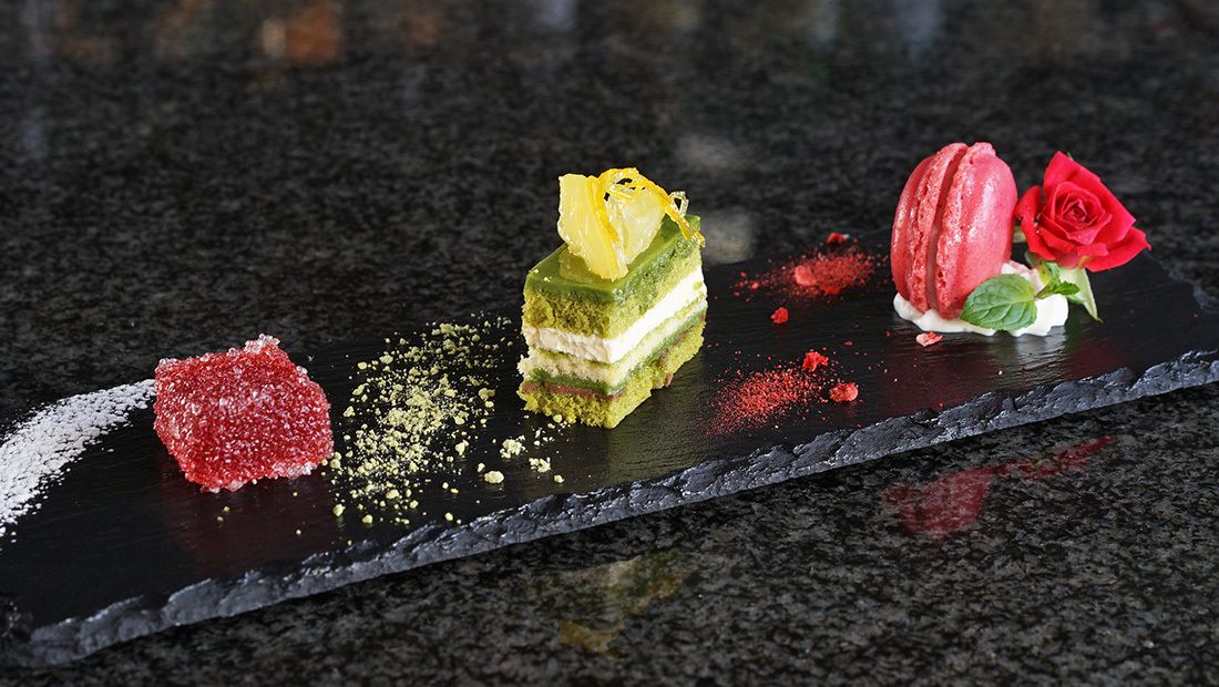 【事前決済】本日のデザート・小菓子3種盛り合わせ+コーヒーor紅茶【WEB予約限定・前日までの予約制】