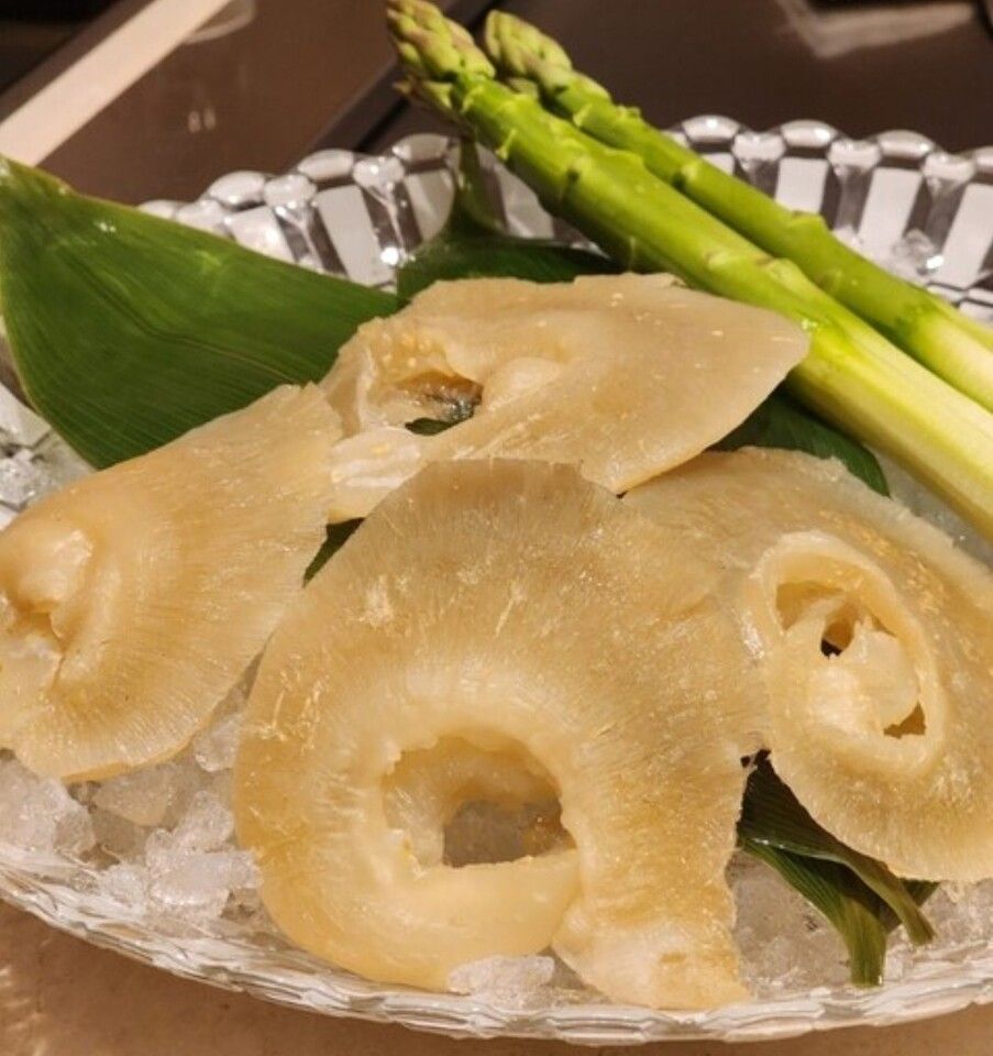 Kobe beef charcoal grill from Kawagishi Ranch and "GINZA sima specialty grilled whole shark fin" 44,000 yen course