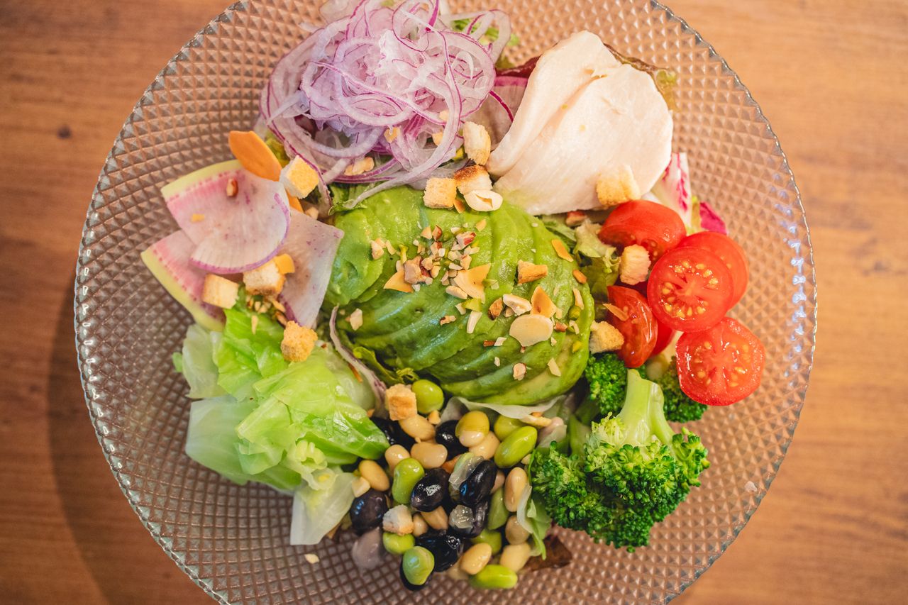 【平日限定】15種野菜の彩りサラダボウル+1ドリンク