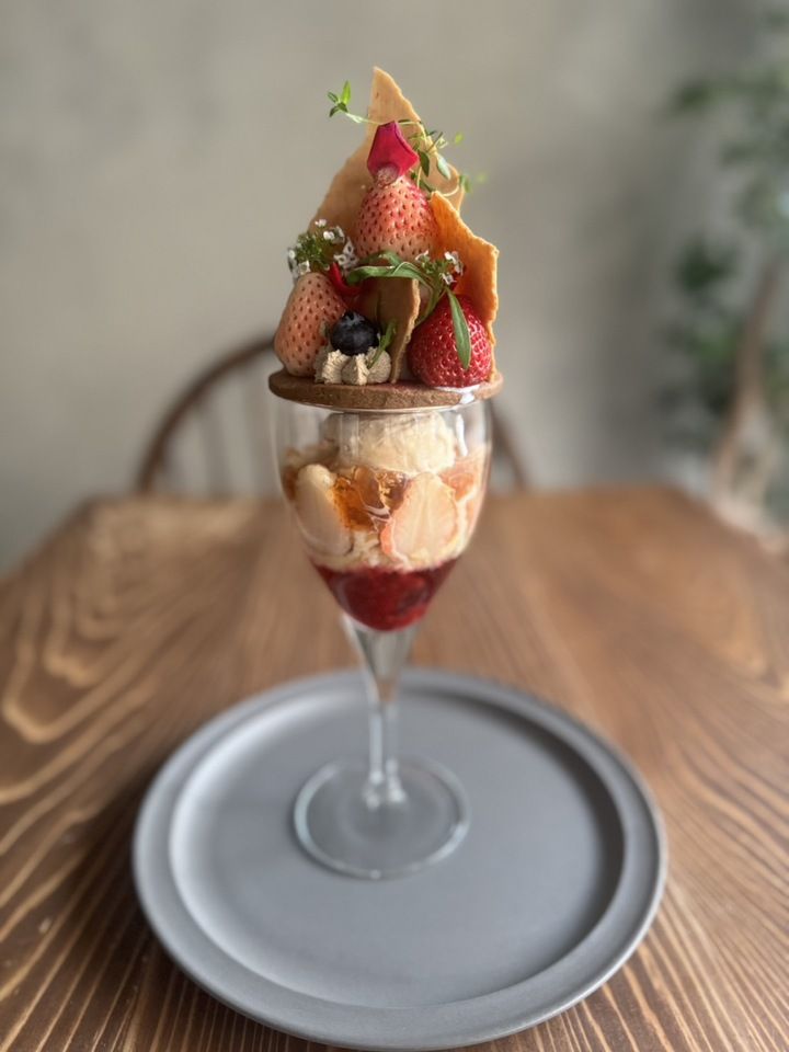 季節のフルーツパフェ【11時〜14時まで】