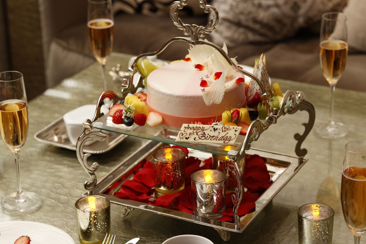 【オプション】豪華プレシャスアニバーサリーケーキ