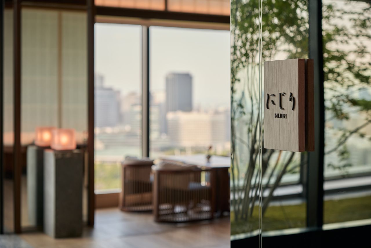 Christmas High Tea — available only on Dec 20, 21, 23, 24, and 25.