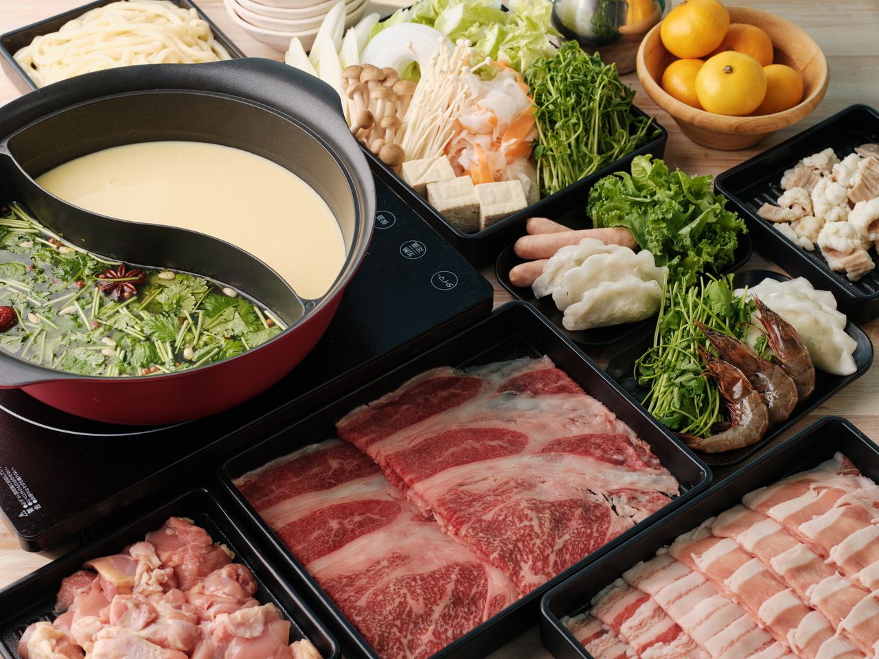 Gather around the kotatsu!  ◎ Premium Kuroge Wagyu (Japanese Black beef) & Chamibuta pork (tea-bred pork) & Bitchu Kogen chicken — Shabu-shabu hot pot with a choice of soups (Includes all-you-can-drink)  