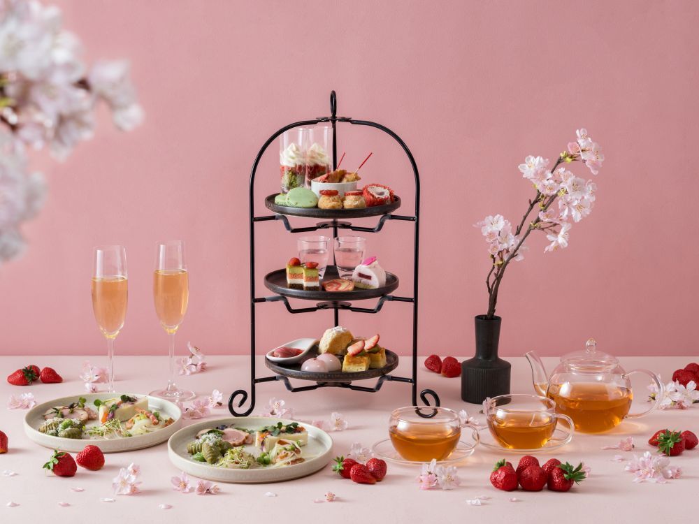 [Seasonal Afternoon Tea] Sweets and savory dishes made with seasonal fruits + free cafe