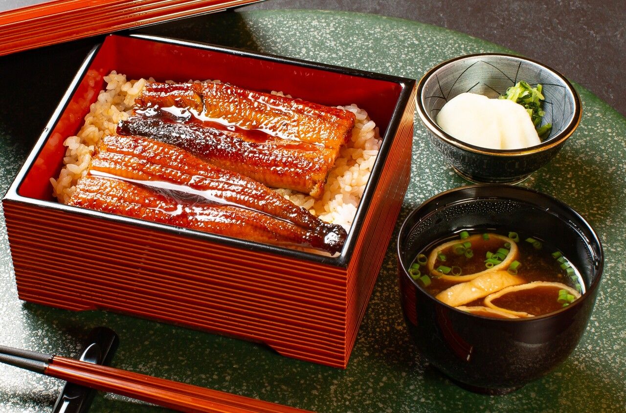 「純国産ウナギ」の蒲焼き　鰻重風