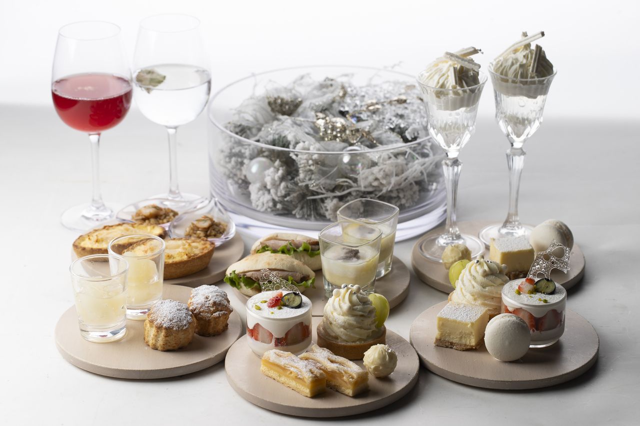 【平日限定割 通常席（Viewチャージ含む）】“White Pearl” Christmas AfterMOON Tea