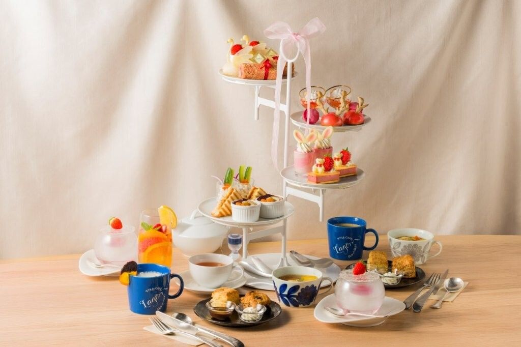 FIKA AFTERNOON TEA: Strawberry × Animal parade ~ Strawberry sweets with animal motifs ~ [December to February] Afternoon tea set of cakes, pastries, and savory dishes