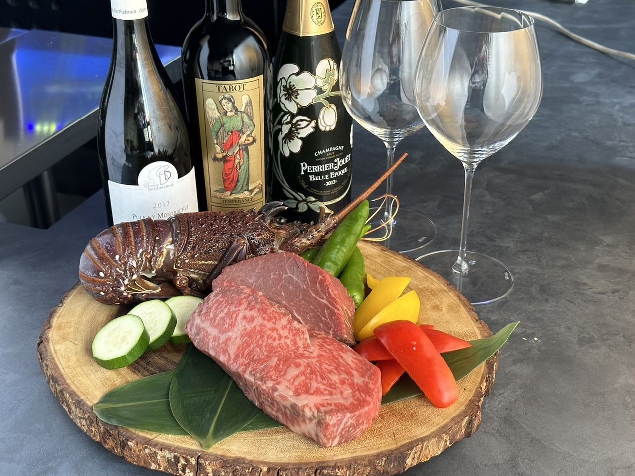 メイン勢揃い!!伊勢海老・活きアワビ・九州産A5黒毛和牛コース