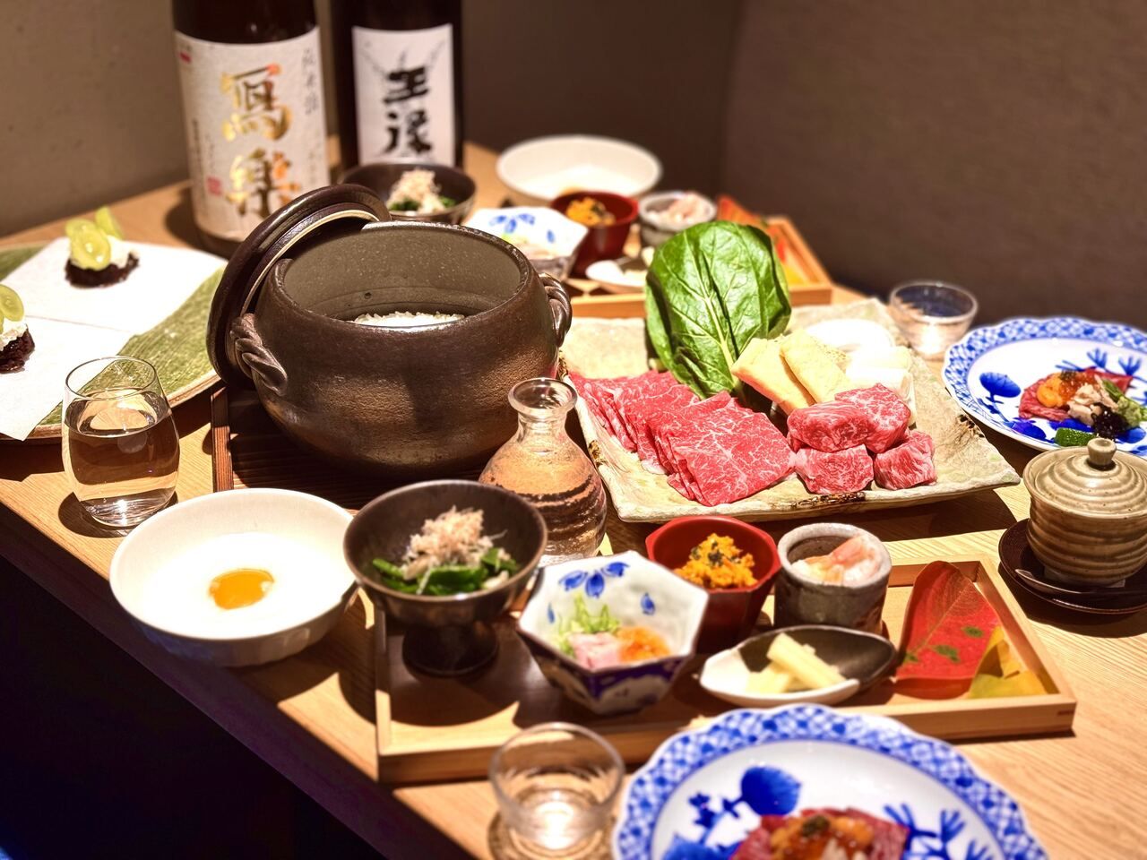 【共6道菜】神戶牛肉套餐：特級牛肉特薩、5種家常菜、安康魚茶碗蒸、切丁日本黑毛牛裡肌肉和神戶牛肉江戶味噌壽喜燒、砂鍋銀米飯、時令鮮大福