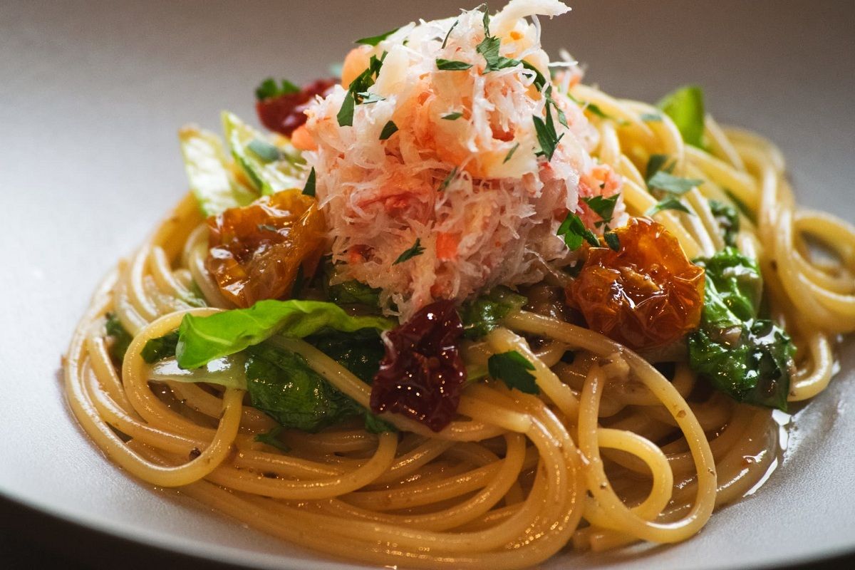 Lunch buffet with a choice of main dishes