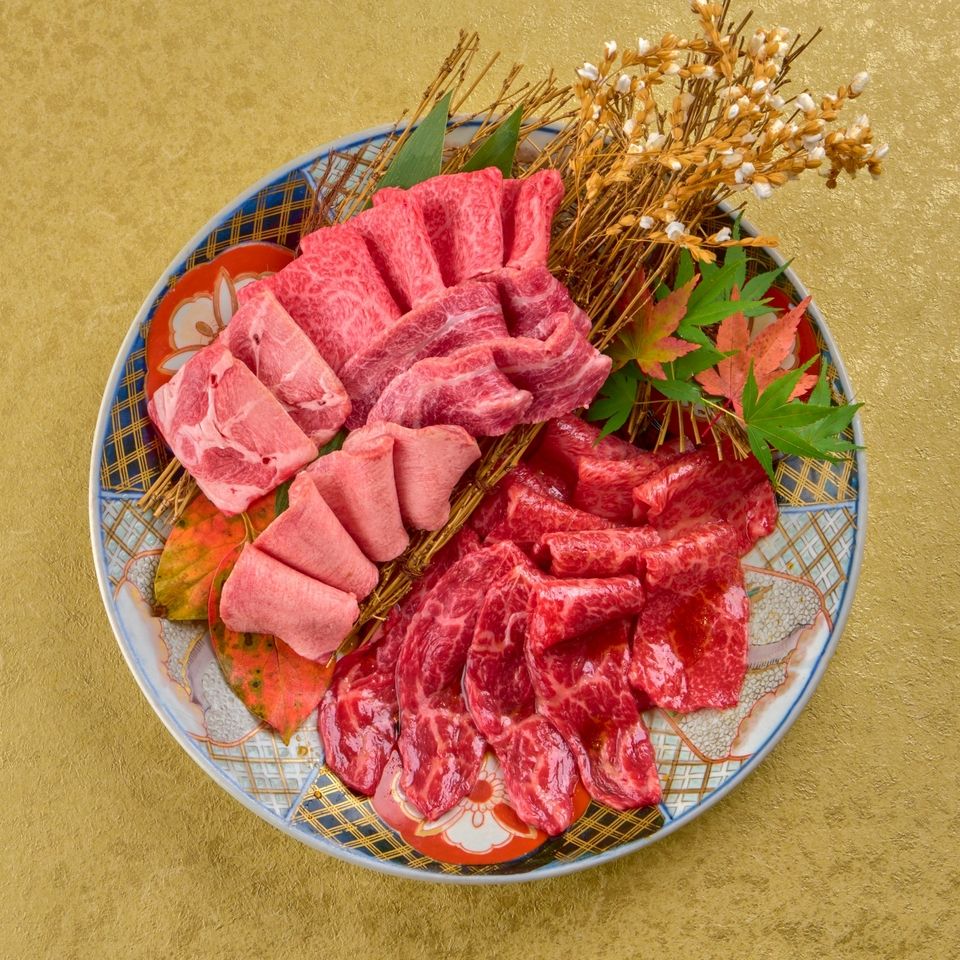 【今日は焼肉だけセット】今日はお肉の日！そんな日に楽しめるセットをご用意いたしました。厳選焼肉12枚ご用意！塩とタレの味付け比率はお選び頂けます。＊写真は2名様分です。