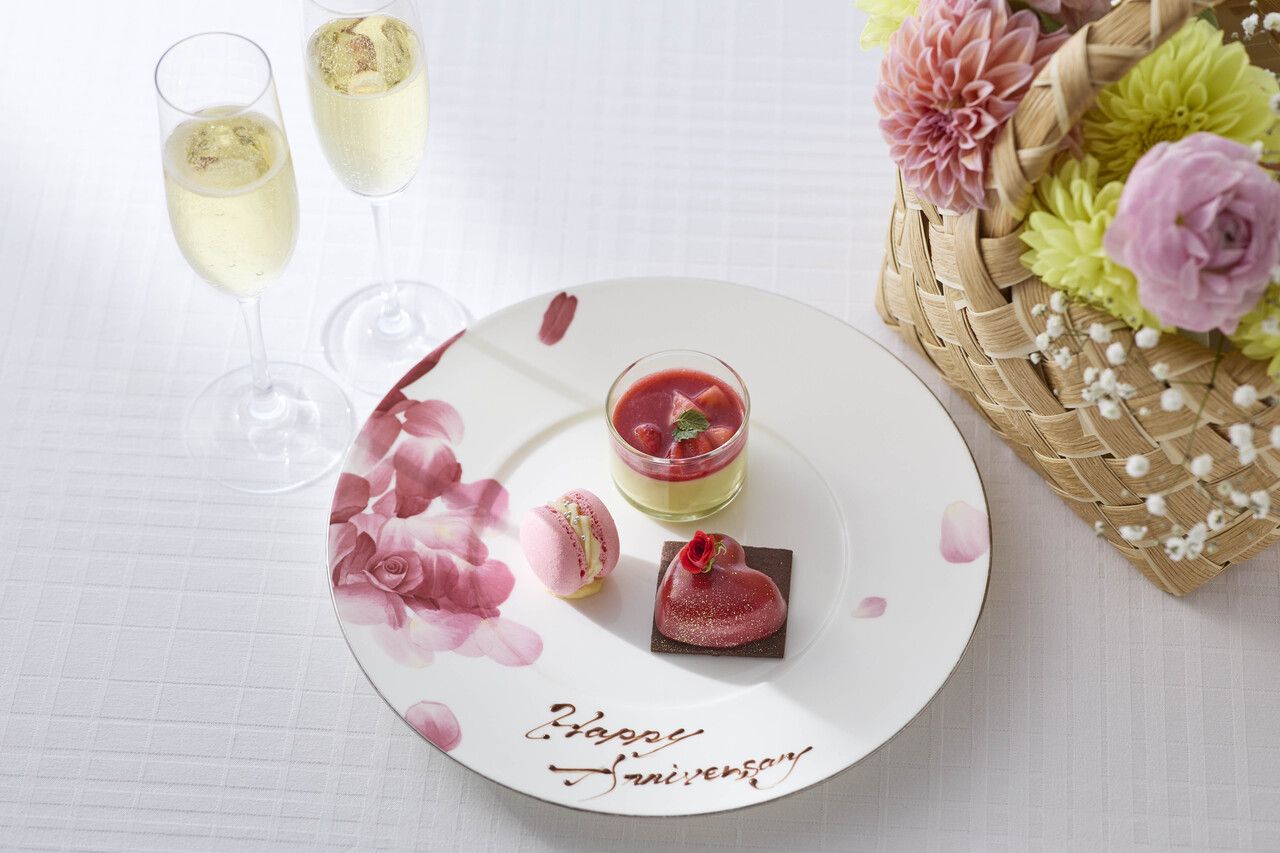 Weekdays: Sweets Buffet with a Toast of Sparkling Wine and Table Decorations – Adults ¥6,900