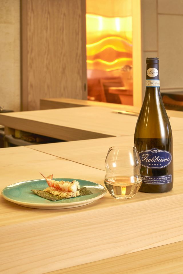 คอร์สที่เชฟเลือก + ไวน์จับคู่ 21,000 เยน (รวมภาษี)