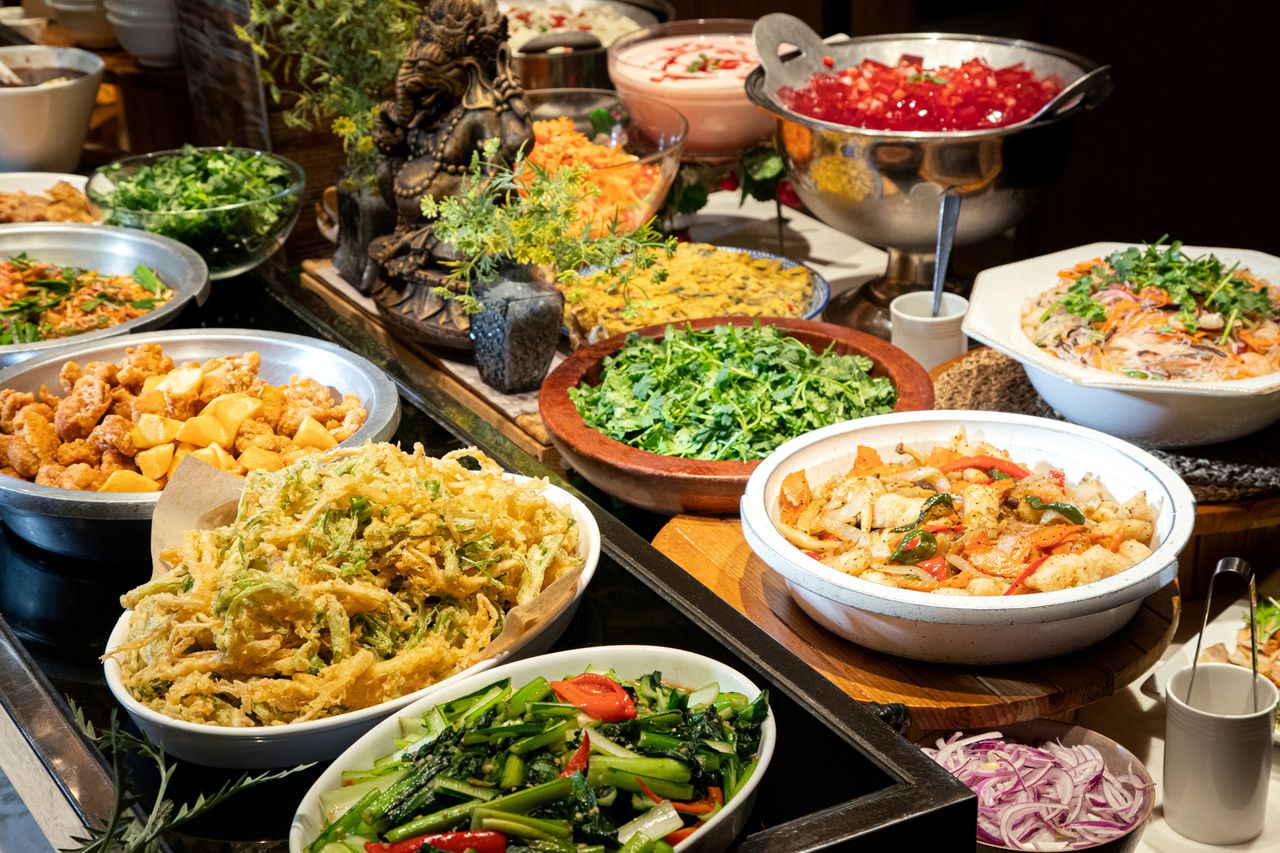 ◇Monday to Friday and the day before a holiday◇ 90-minute limit "Autumn Season! Freshly grilled mushroom pad thai & Thai noodles and a reward ethnic resort buffet by "Che""