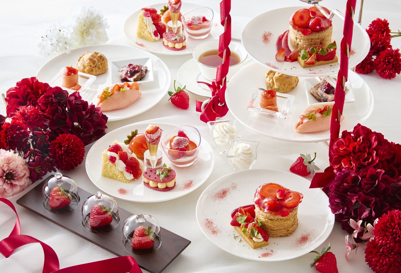苺アフタヌーンティーセット　シャンパン付き