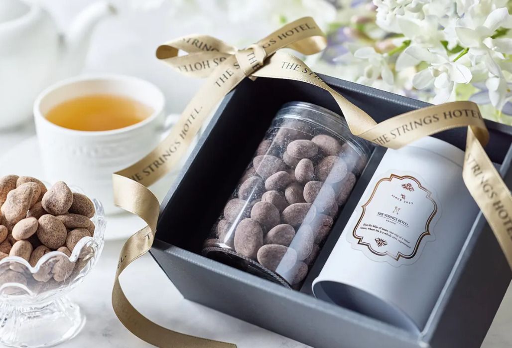 ＜テイクアウトギフト＞『10周年記念オリジナルブレンドティー＆アマンドショコラセット』4480込