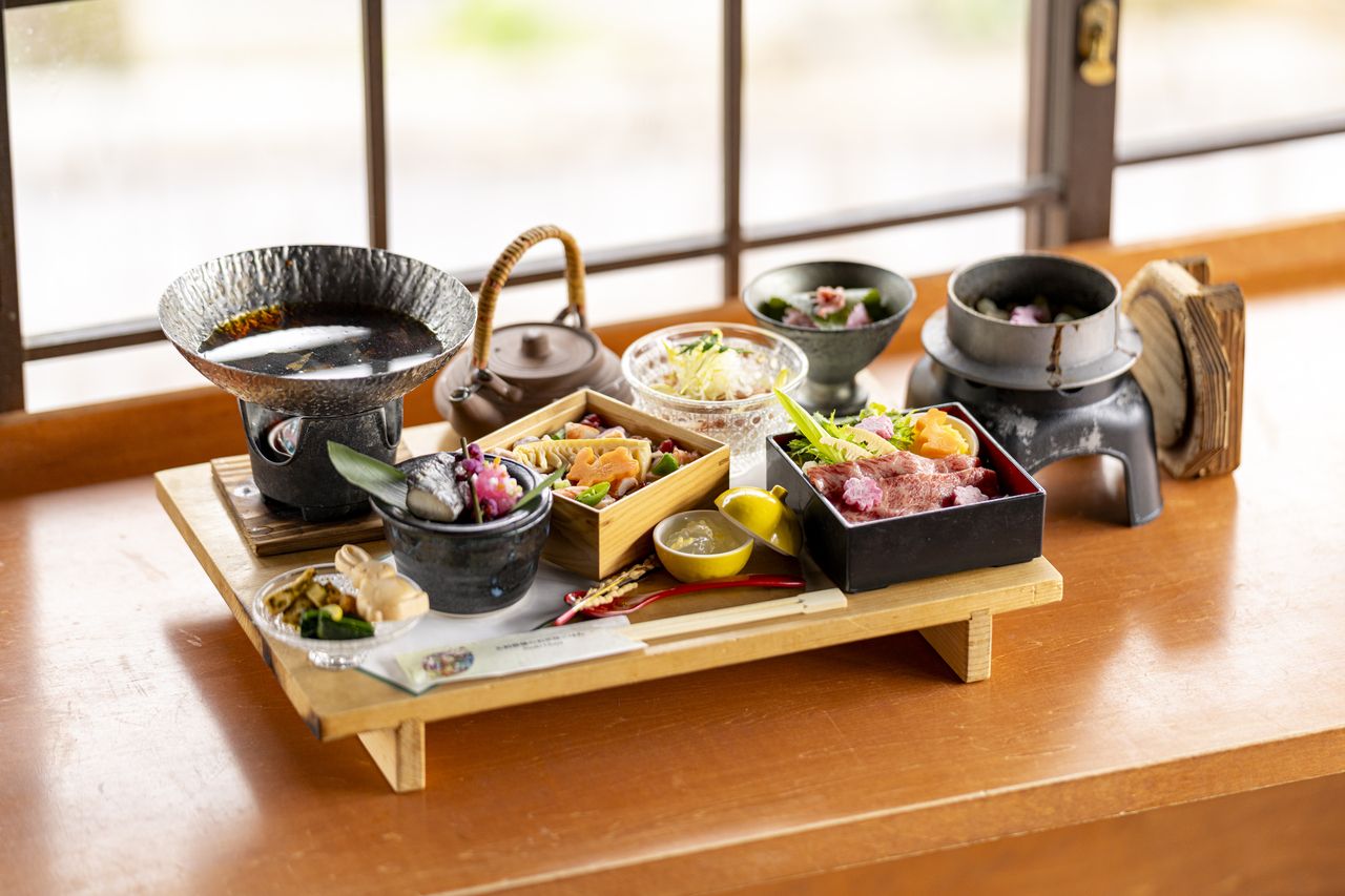 京都五种碗装品尝套餐～和牛山菜赏月寿喜烧火锅～（春季版 / 2026年3月1日起）